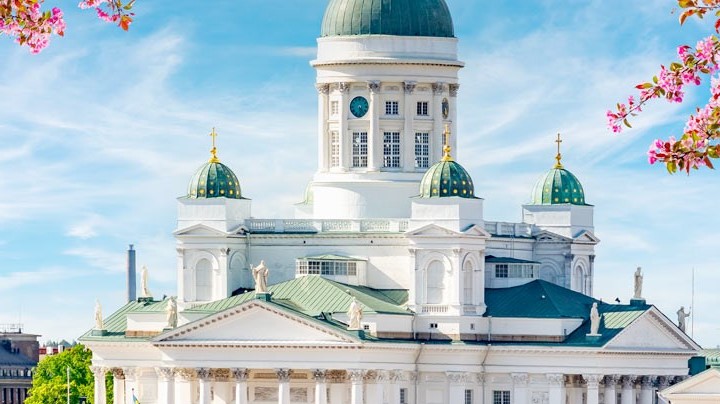 Katedralen i Helsingfors, stor pampig byggnad