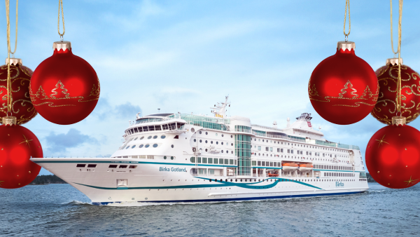 Birka kryssar med ett gäng julkulor i bakgrunden